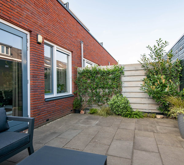 Een instapklaar, modern afgewerkt appartement mét zonnige tuin!